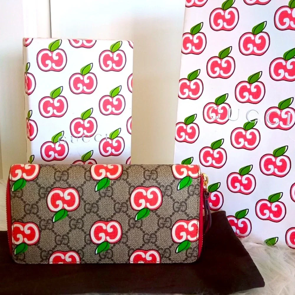 2005 GUCCI Supreme Apple long zip - Picture 8 of 9